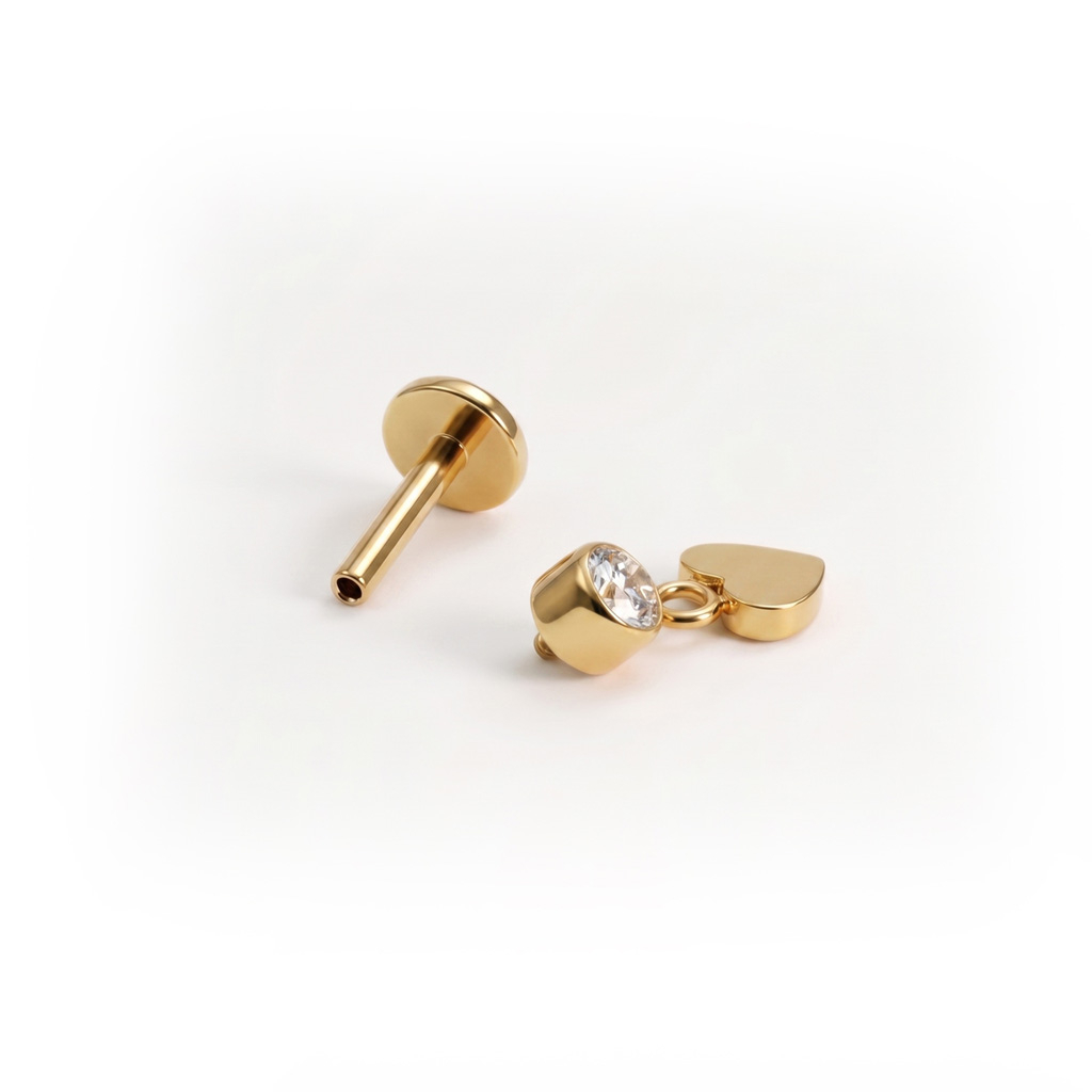 Labret en titane avec charm pendant en forme de cœur