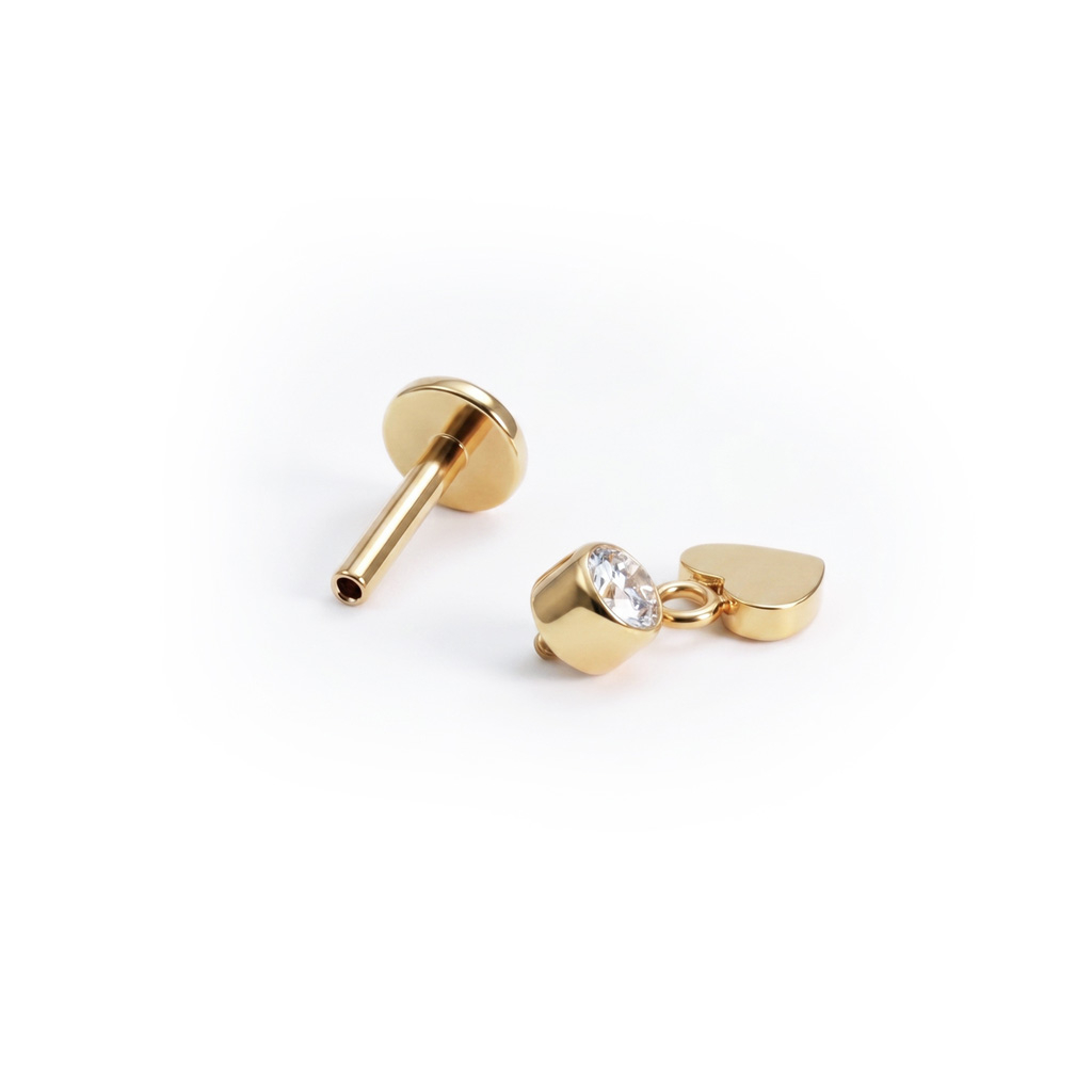 Labret en titane avec charm pendant en forme de cœur