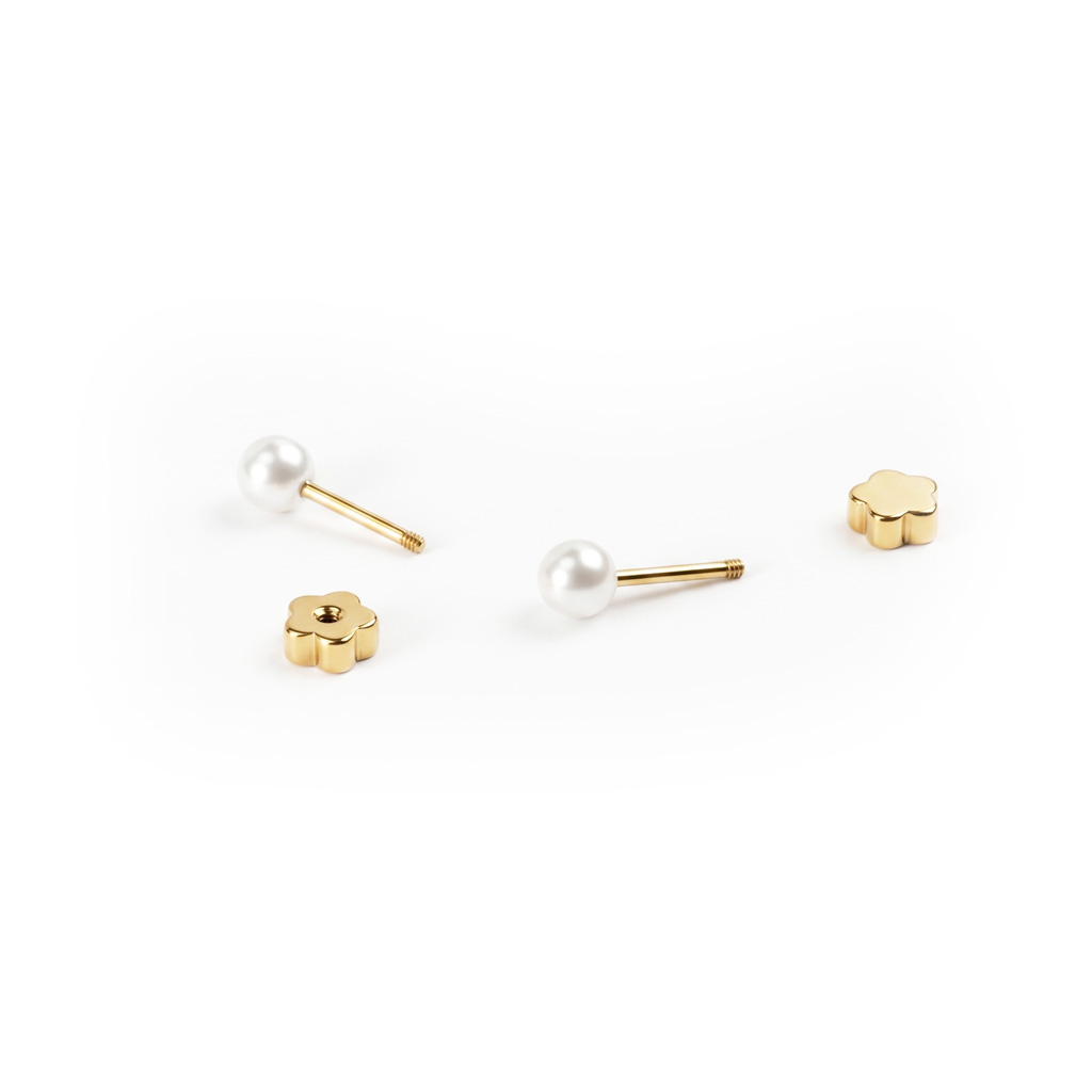 Boucles d'oreilles avec une perle et un fermoir fleur