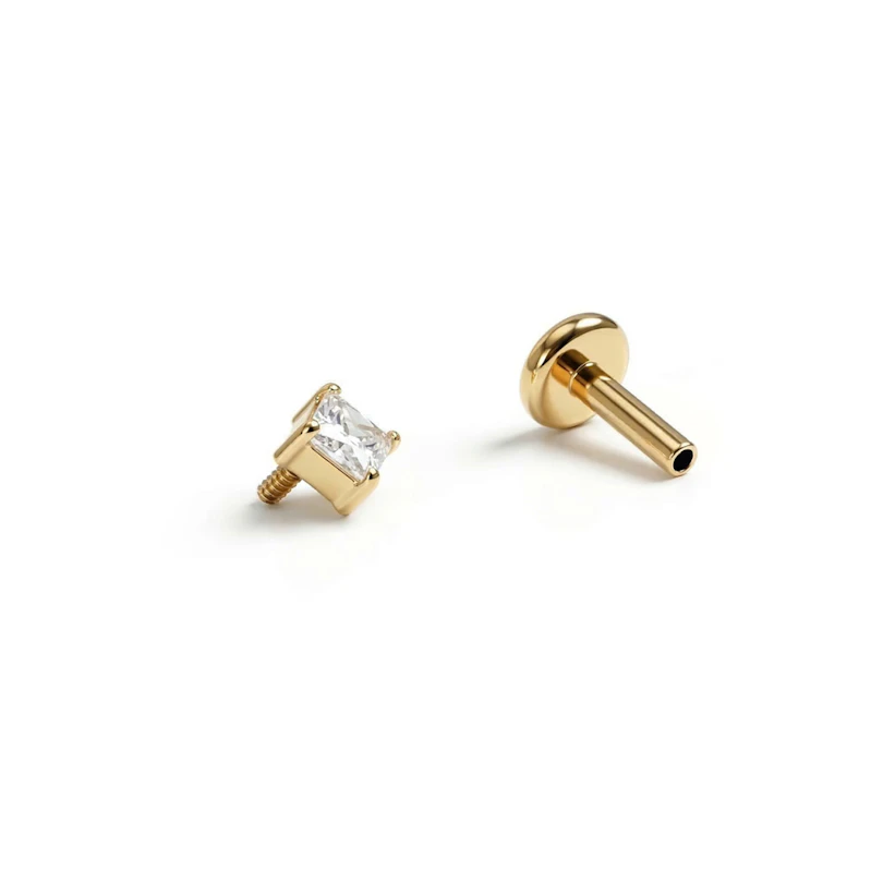Labret en titane avec une pierre taille diamant
