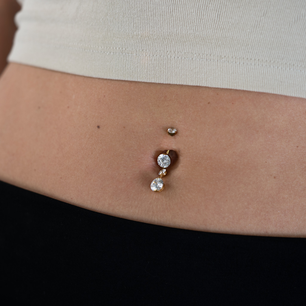 Piercing pour le nombril en titane avec un pendentif