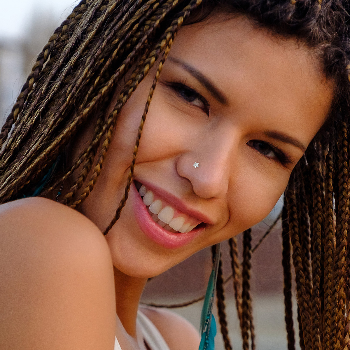 Tige barbell pour le nez en différents modèles et couleurs