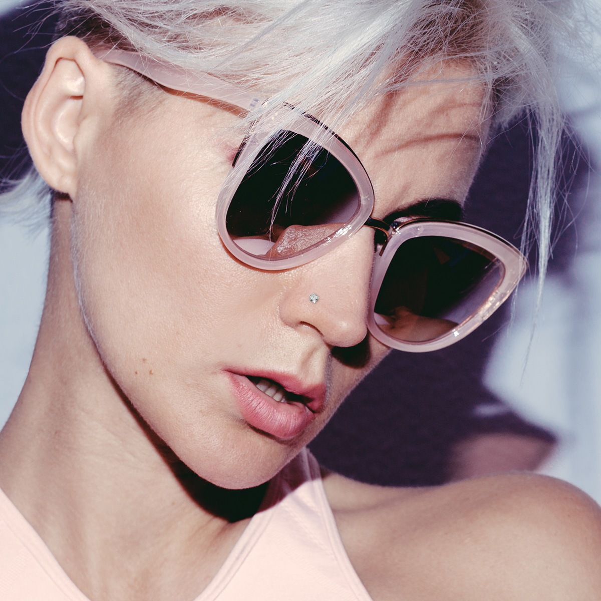 Tige barbell pour le nez en différents modèles et couleurs