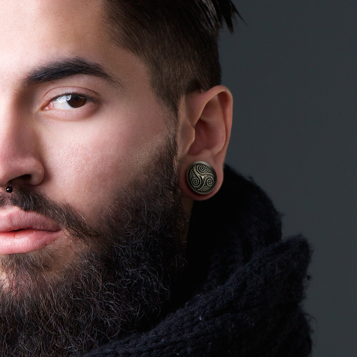 Plug en bois avec un motif tribal