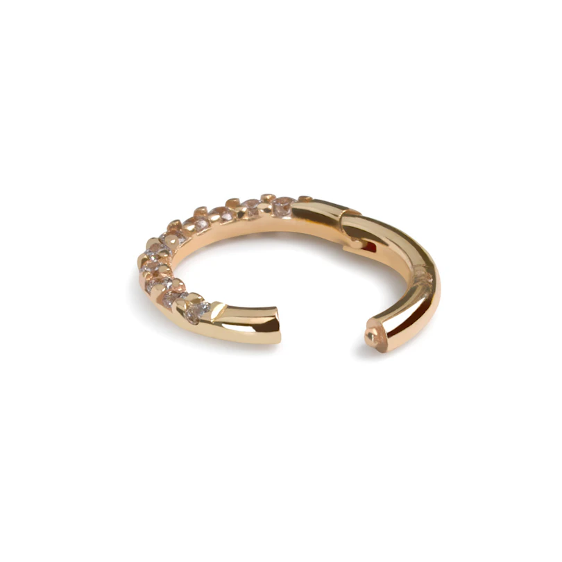 Anneau à charnière en or 14 carats avec une rangée de pierres en zircone