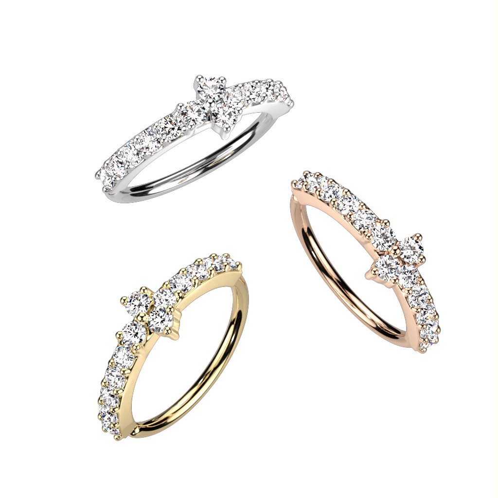 Anneau torsadé orné de pierres et pierre centrale triangulaire