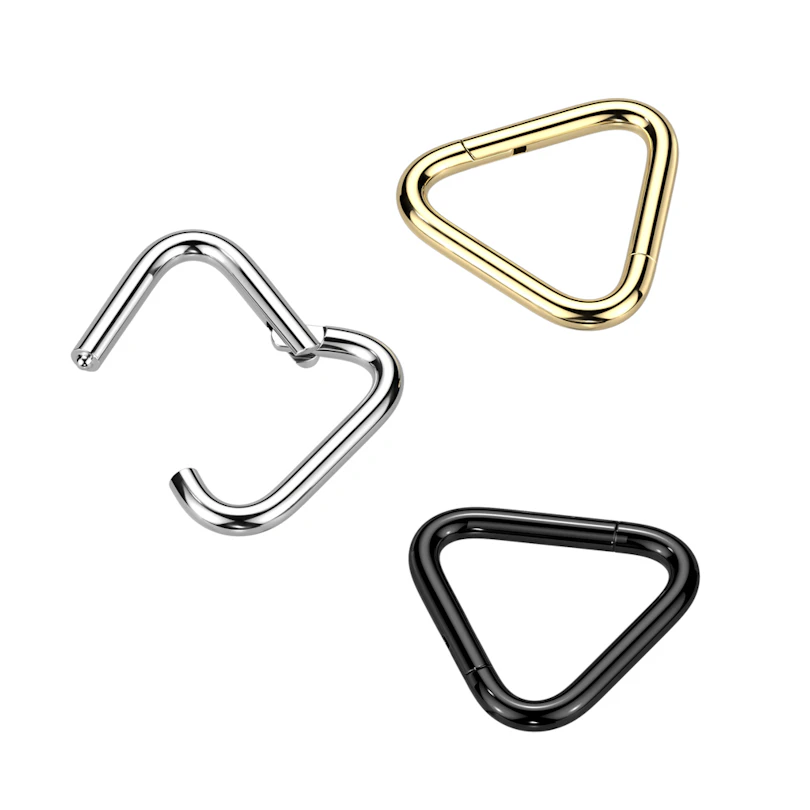 Anneau segment en titane et forme de triangle