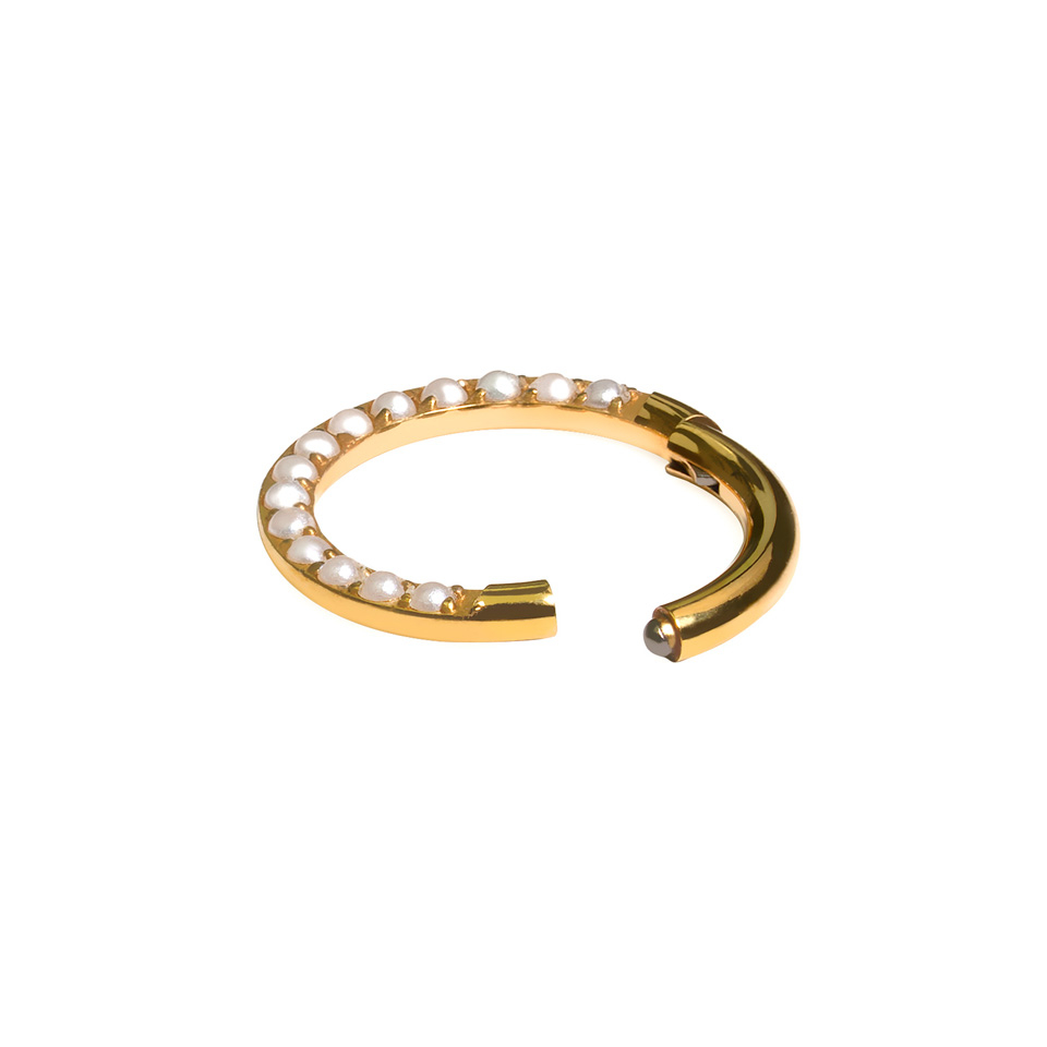 Anneau en titane orné de perles