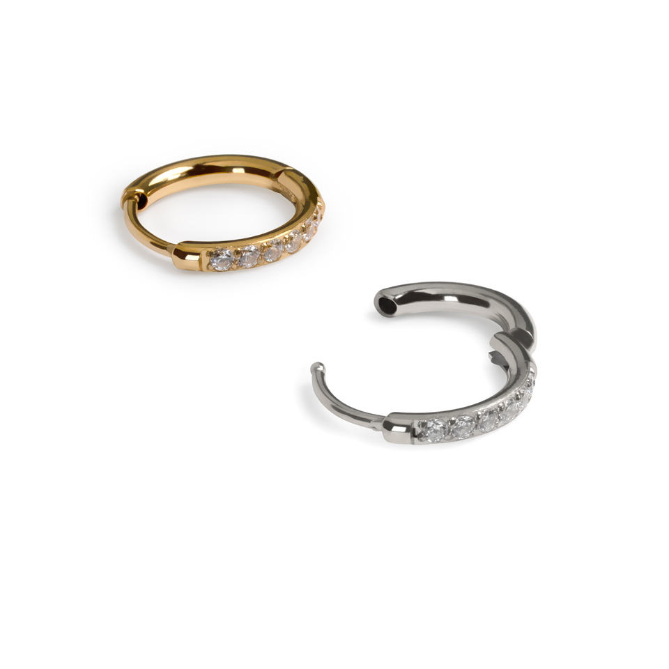 Paire de créoles en acier chirurgical avec des pierres