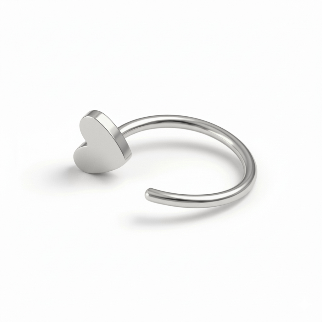 Anneau ouvert en titane avec un cœur