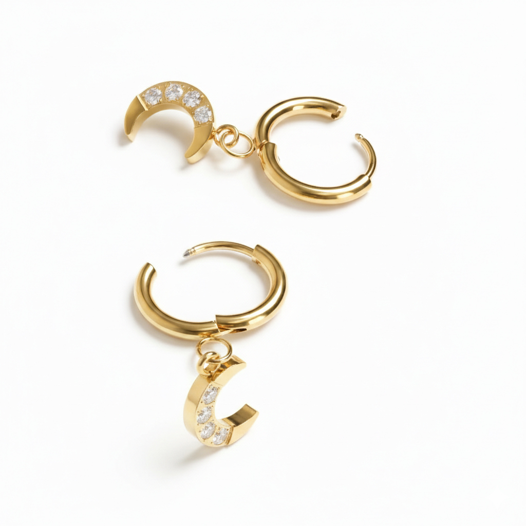 Paire de créoles avec un pendentif en forme de lune