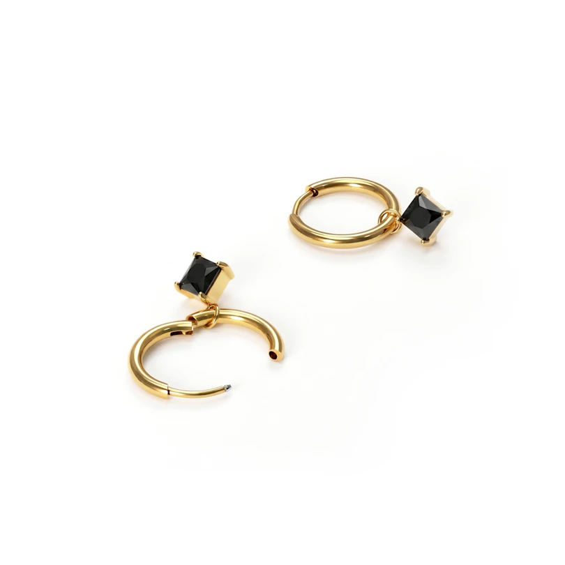 Paire d'anneaux avec charm carré