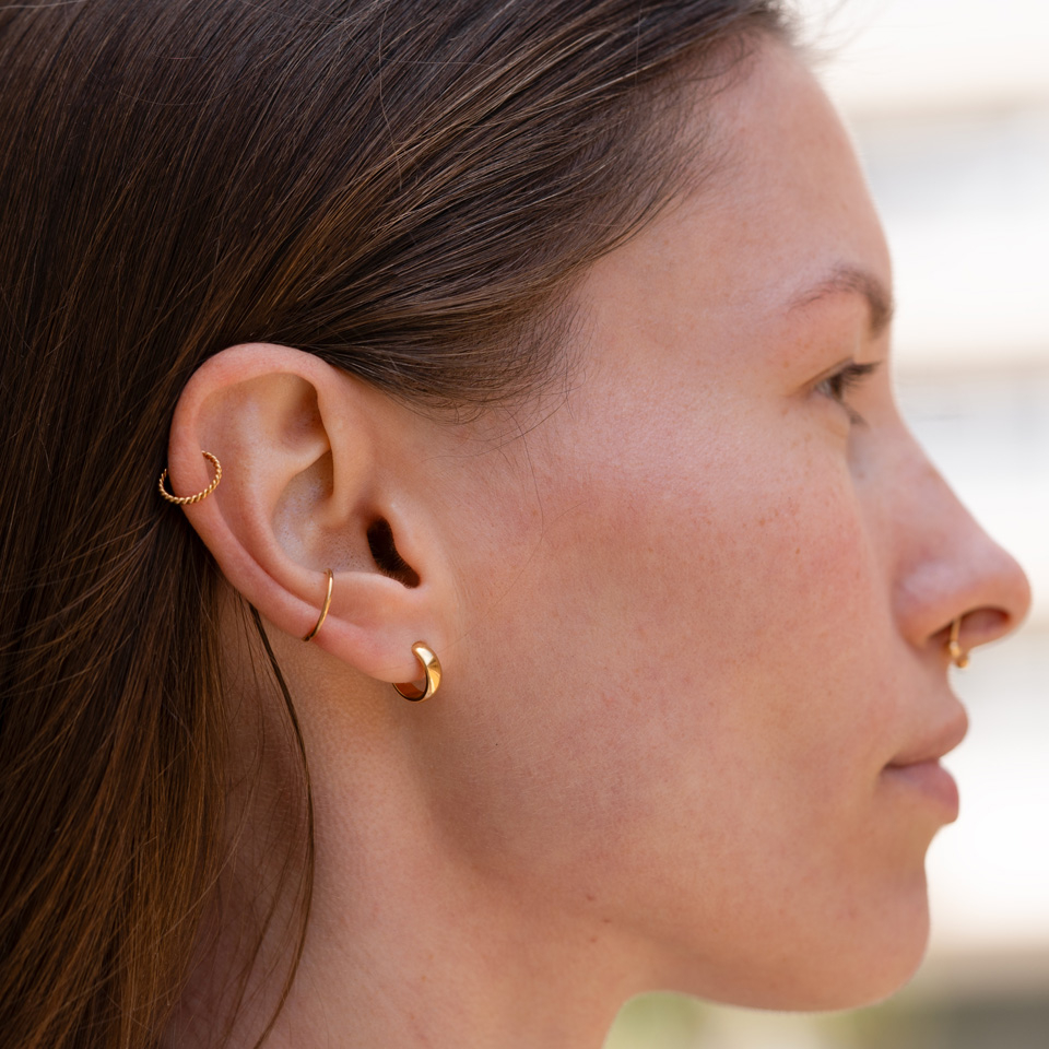 Anneau segment à charnière disponible en plusieurs couleurs