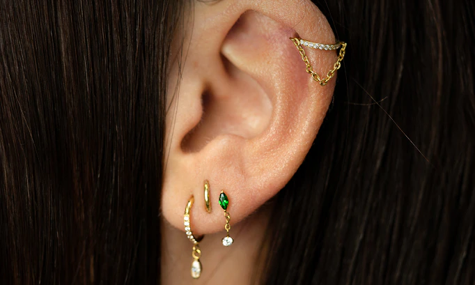 Bijoux en titane pour le piercing à l'hélix